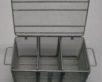 Kleinteilekorb S51826 mit Unterteilung, 400 x 200 x 170 mm, MW 6 mm Kleinteilekorb aus Edelstahl mit Unterteilung, 400 x 200 x 170 mm, Maschenweite 6 mm