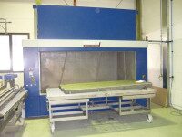 Frontlader PF 300 – Reinigungsanlage für sperrige Bauteile Frontlader PF 300, 2-Tankanlage zum Entfetten und Spülen von langen und sperrigen Bauteilen vor der Lackierung
