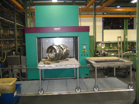 Front loader PF 150 Cleaning system for drive bearings with cross transfer station