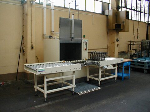 FR 70 front loader with roller conveyor for cleaning crankshafts and pinions