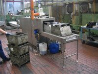 TW 106 - System for cleaning transport containers in a continuous process TW 106 continuous cleaning system for cleaning dirty transport containers