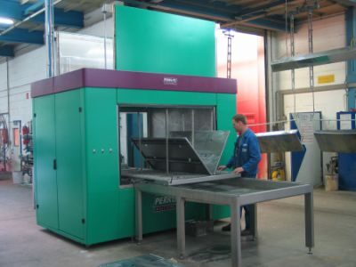 Clean-o-mat PF 150: Cleaning system for welded sheet metal constructions in the paint pre-treatment process