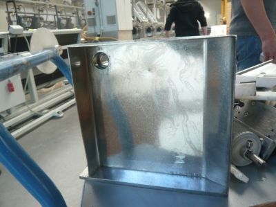 Wannen-Element nach Entlackung im PERKUTE Clean-o-mat RC-E Vollständig entlacktes und sauberes Wannen-Element nach Behandlung im Clean-o-mat RC-E